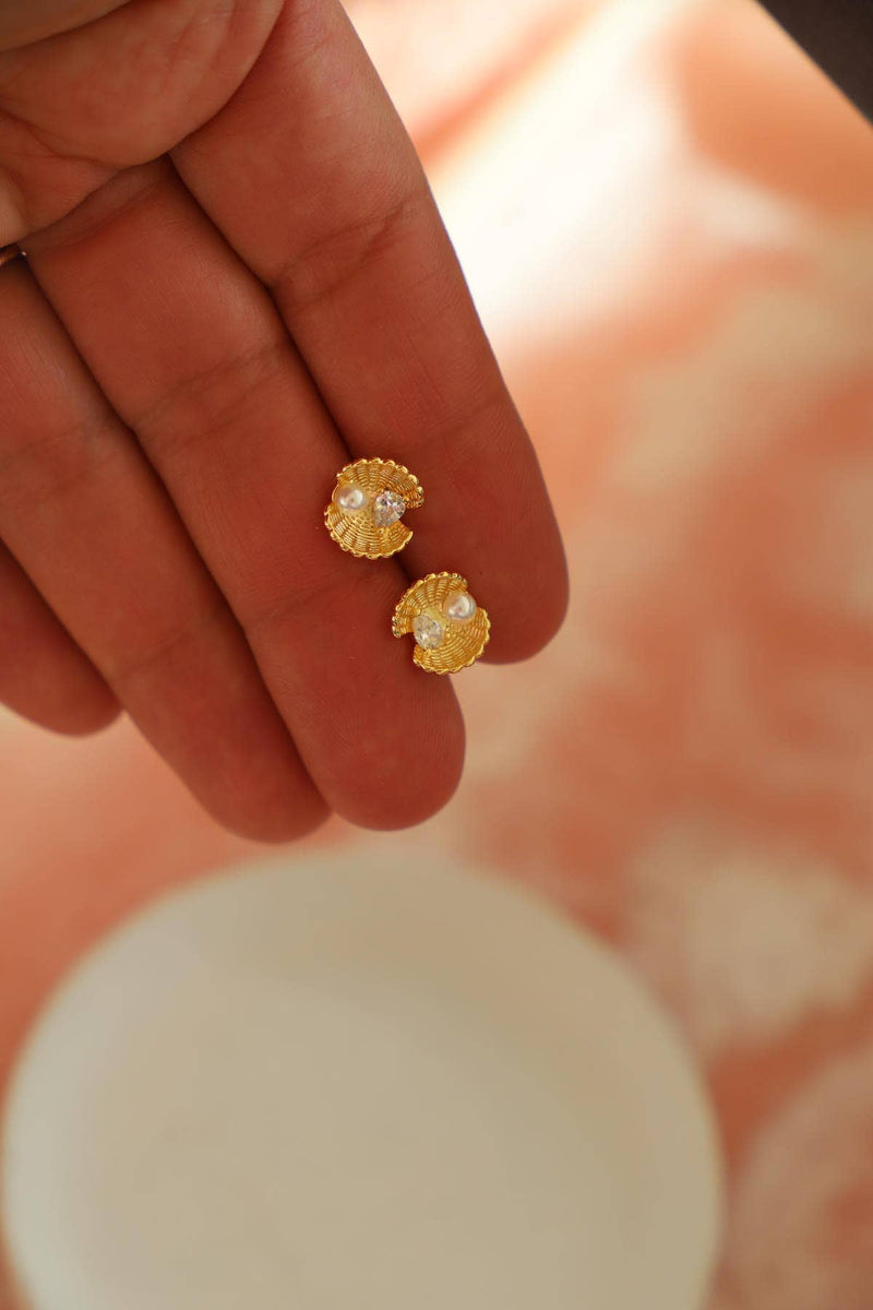 Katie Waltman Jewelry - CLAM STUDS: Yellow Gold