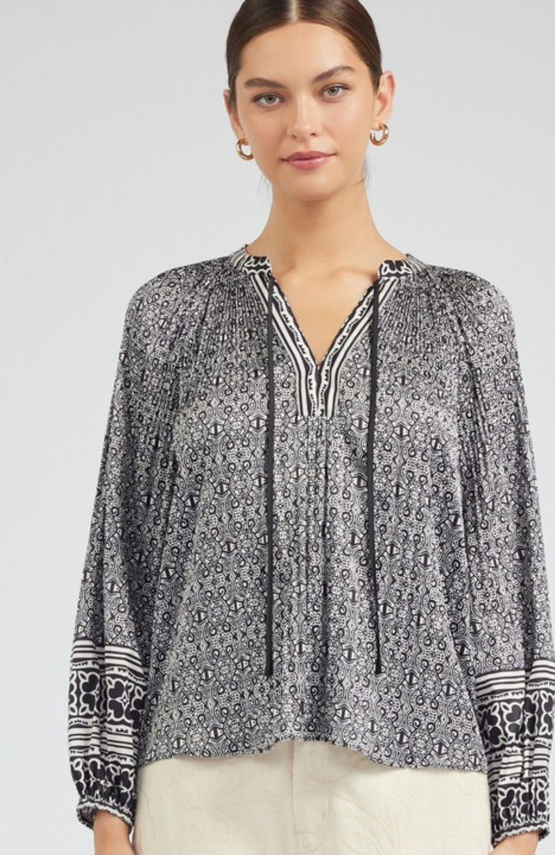 CURRENT AIR- BLACK/WHITE SPLIT NECK BLOUSE