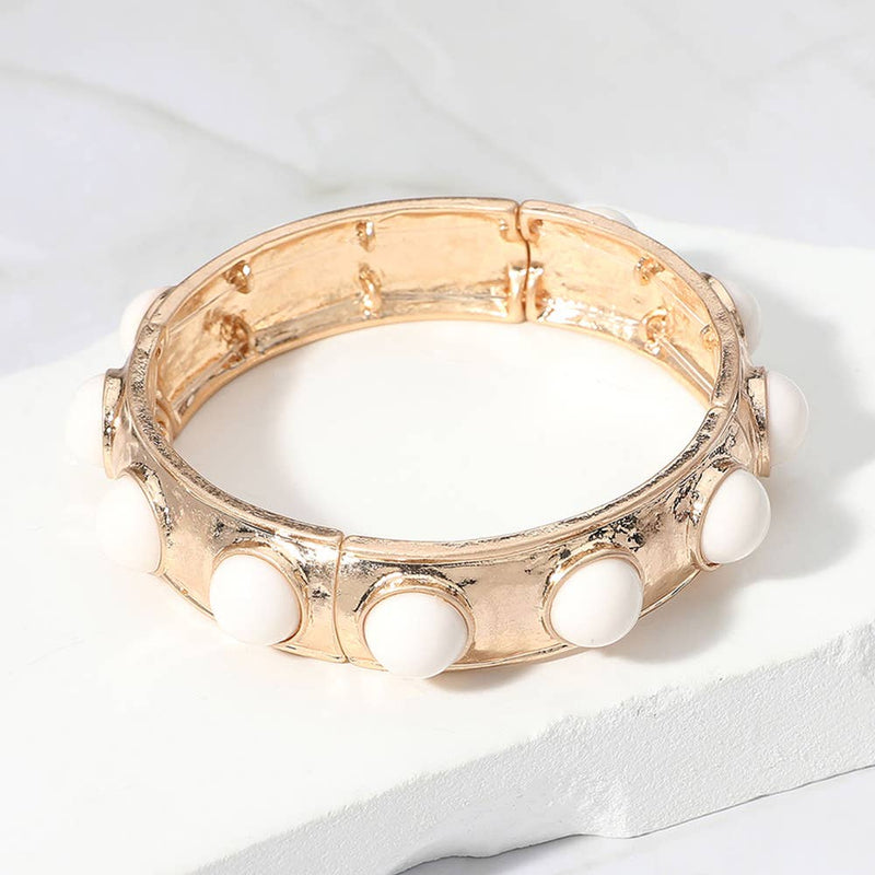 Sensibling Corp: Bead Pearl Embellished Hammered Metal Stretch Bracelet in Green
